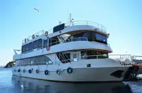 Kapal restoran untuk dijual