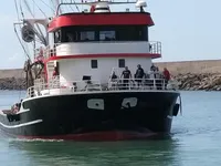 Kapal memancing untuk dijual