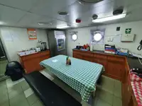 Kapal peti sejuk untuk dijual