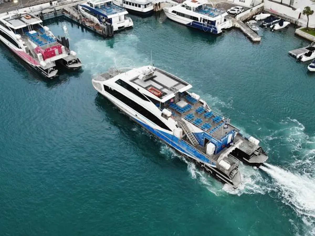 Kapal feri untuk dijual
