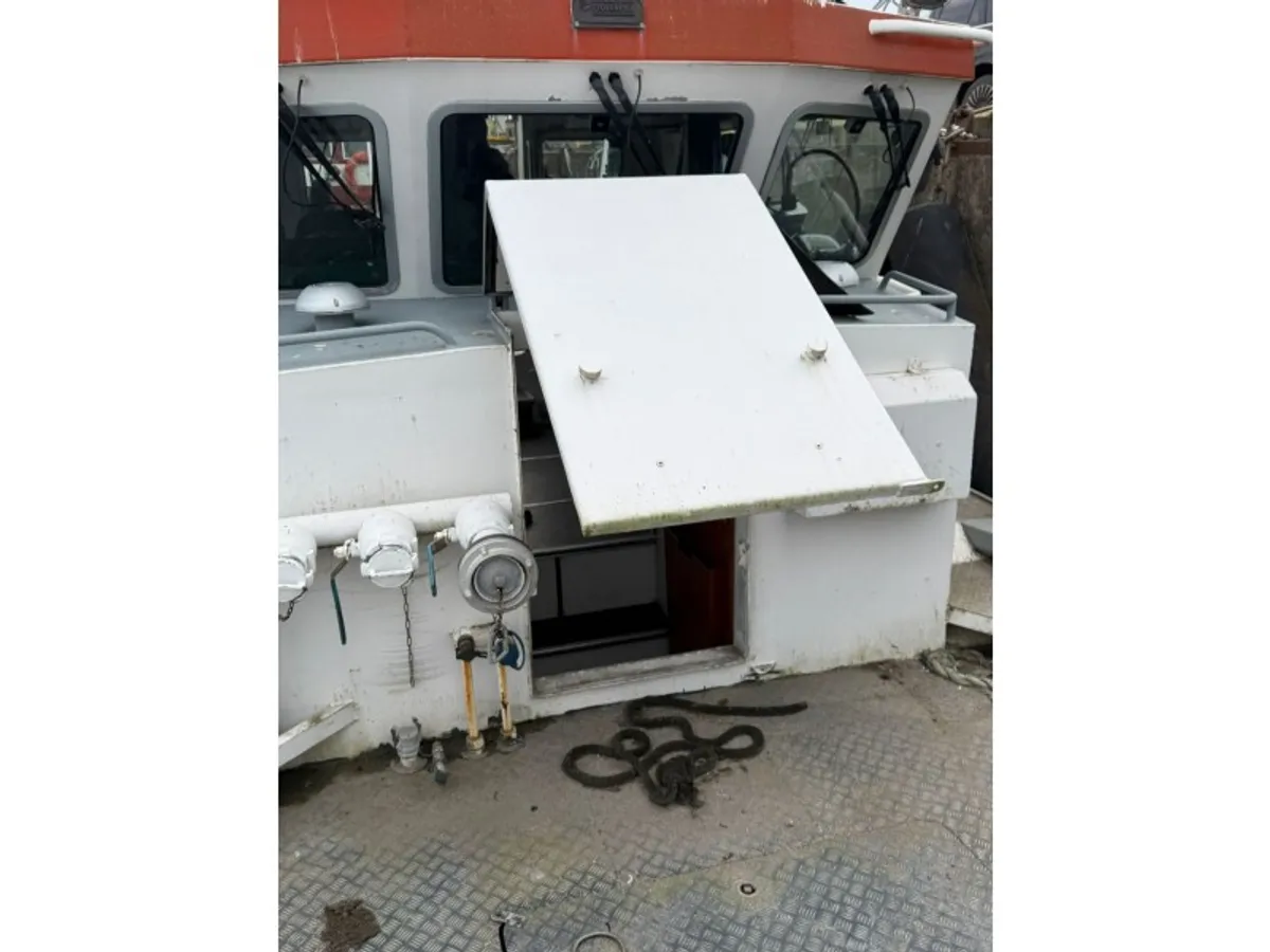 Kapal kerja untuk dijual
