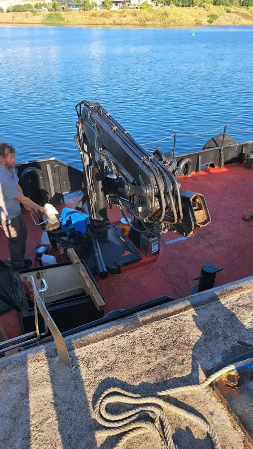 Kapal kerja untuk dijual