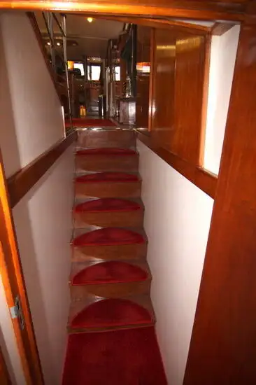 Kapal pelayaran untuk dijual