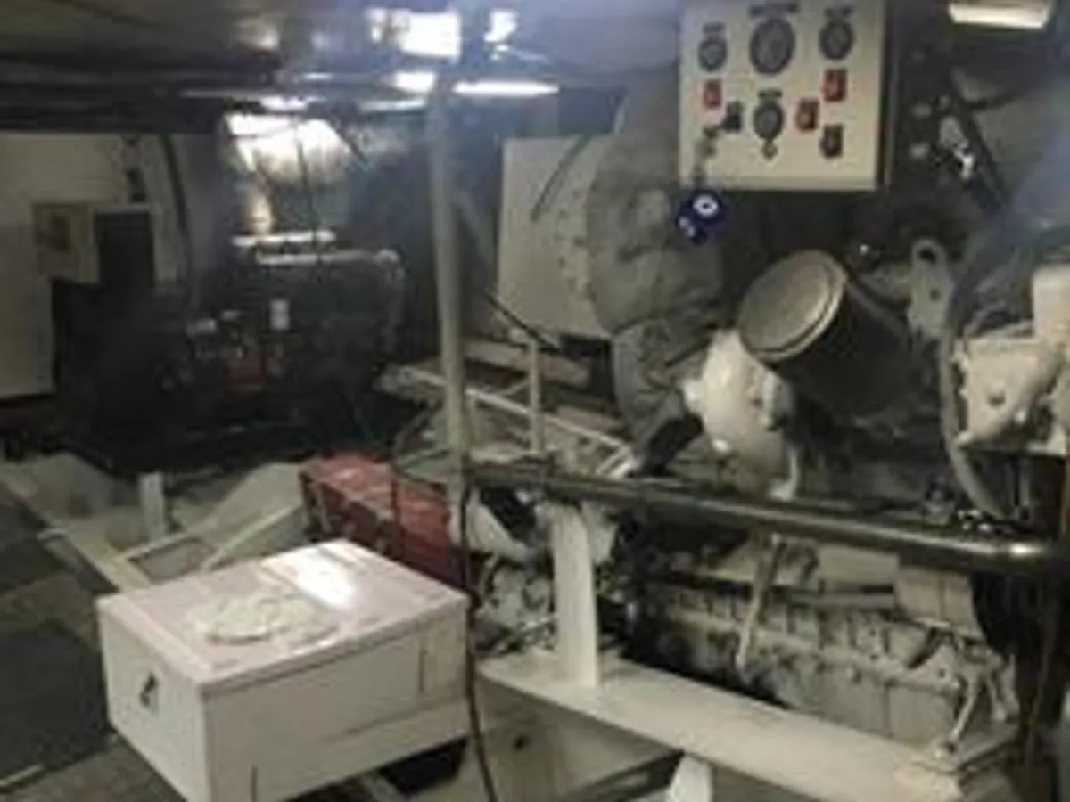 Kapal penumpang untuk dijual
