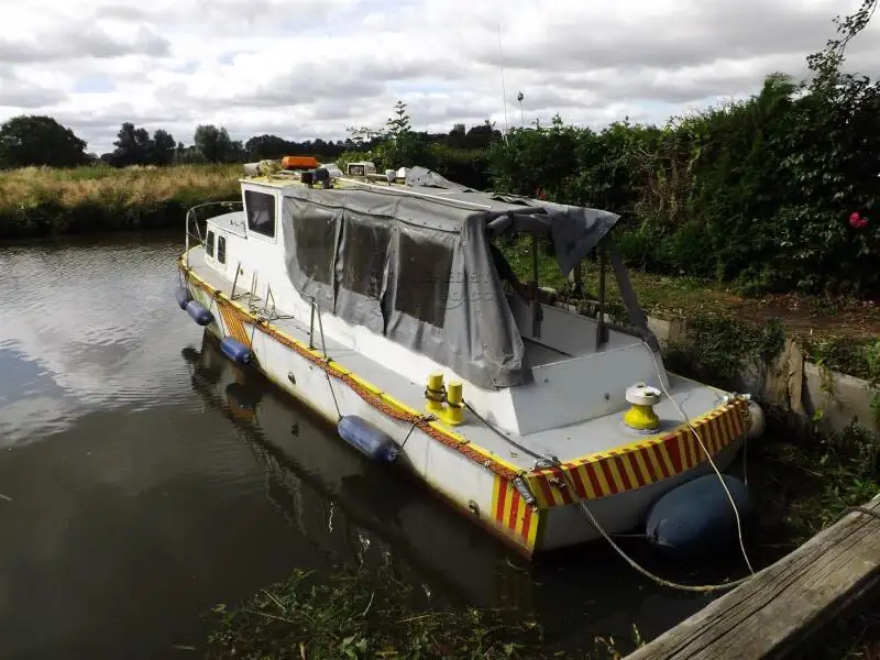 Kapal kerja untuk dijual