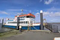 Kapal pelayaran untuk dijual