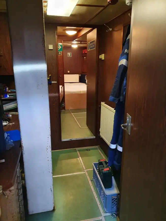 Kapal tinjauan untuk dijual