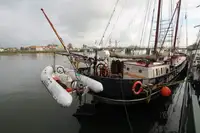 Yacht untuk dijual