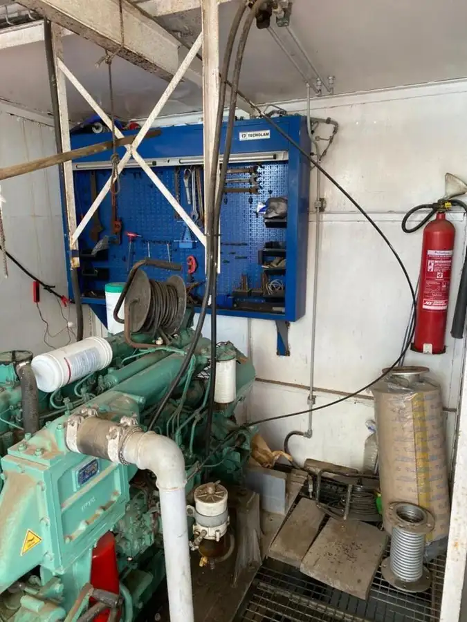 Kapal kerja untuk dijual