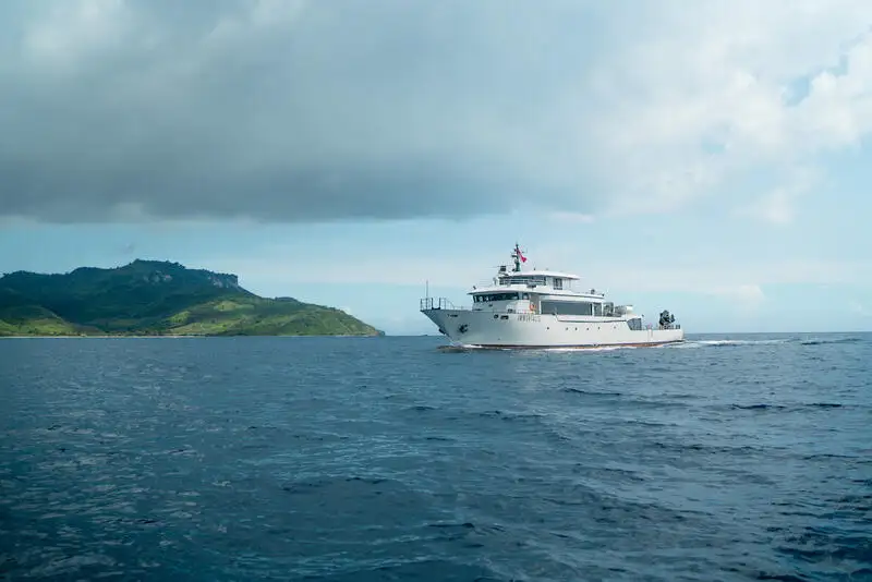 Kapal tinjauan untuk dijual