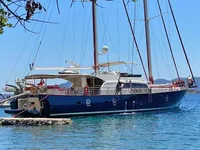 Yacht untuk dijual