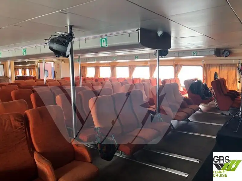 Kapal penumpang untuk dijual