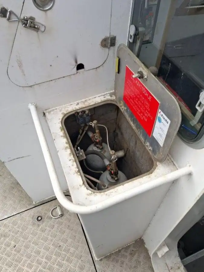 Kapal layar untuk dijual