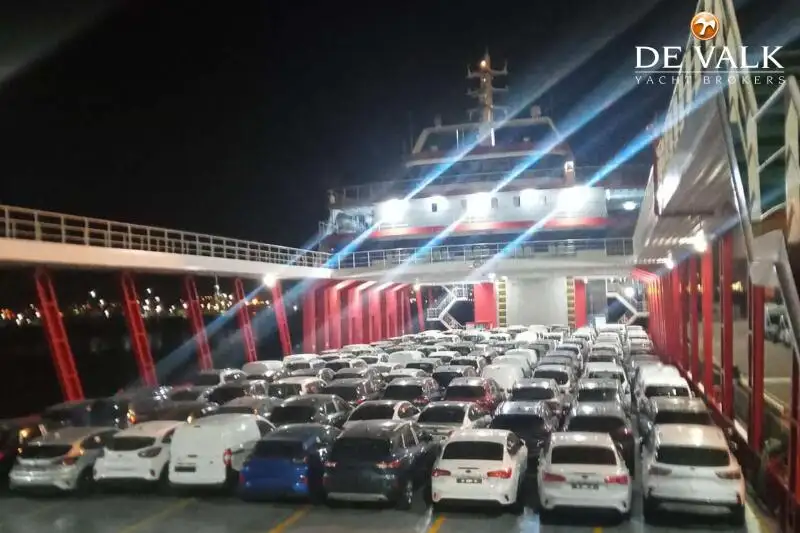 Kapal feri untuk dijual