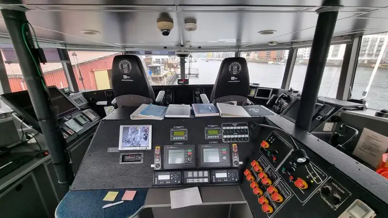 Kapal pelayaran untuk dijual