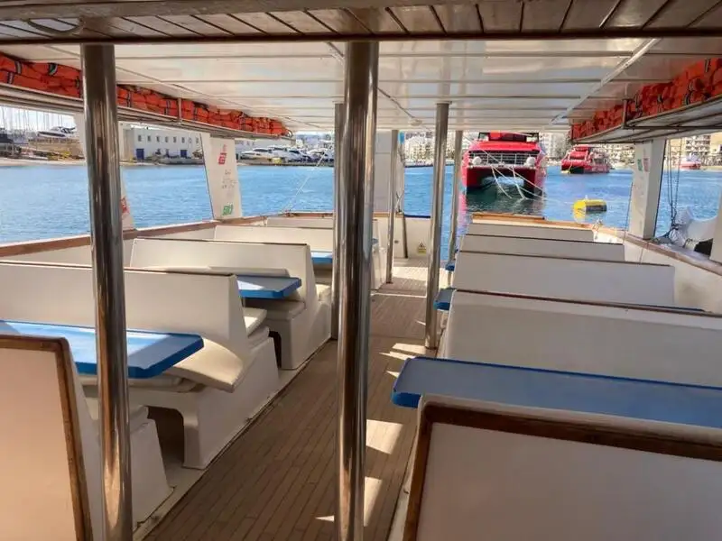 Kapal feri untuk dijual