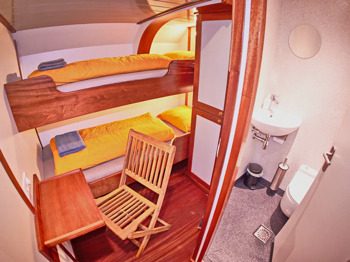 Yacht untuk dijual