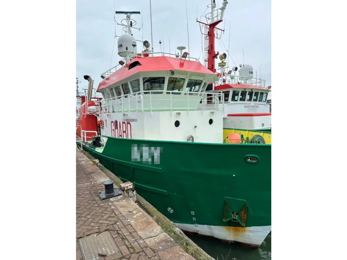 Kapal bekalan untuk dijual