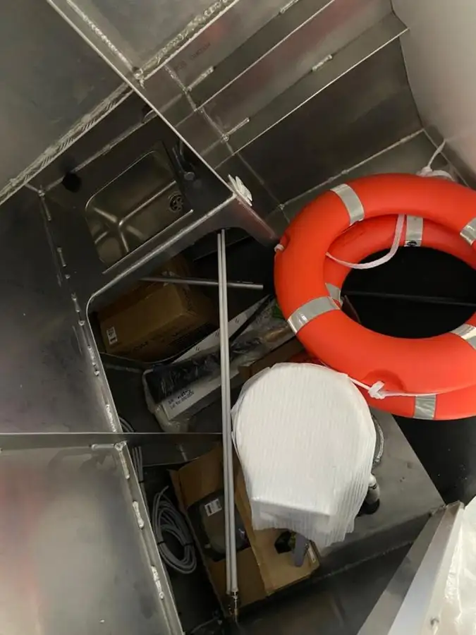 Kapal penyelamat untuk dijual