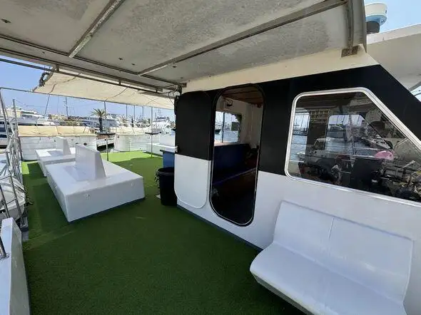Kapal pelayaran untuk dijual