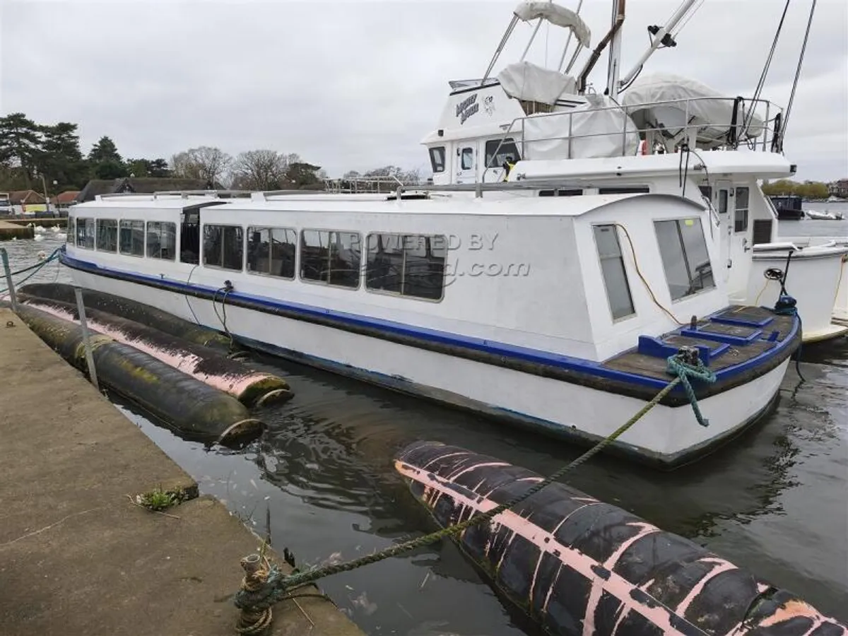 Kapal penumpang untuk dijual