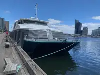 Kapal pelayaran untuk dijual