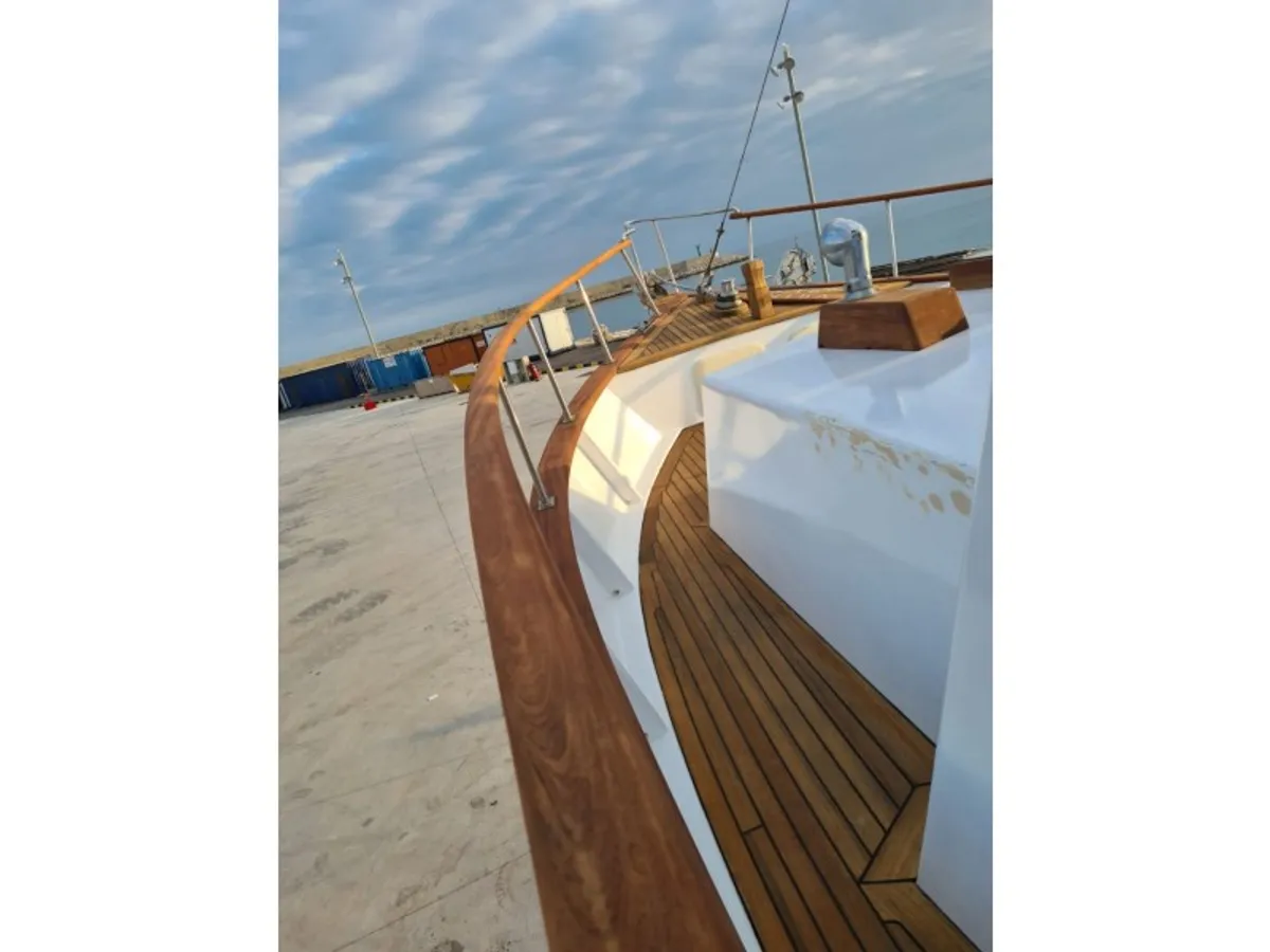 Yacht untuk dijual
