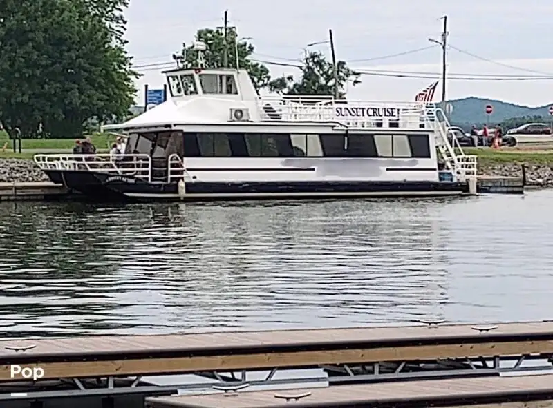 Kapal feri untuk dijual
