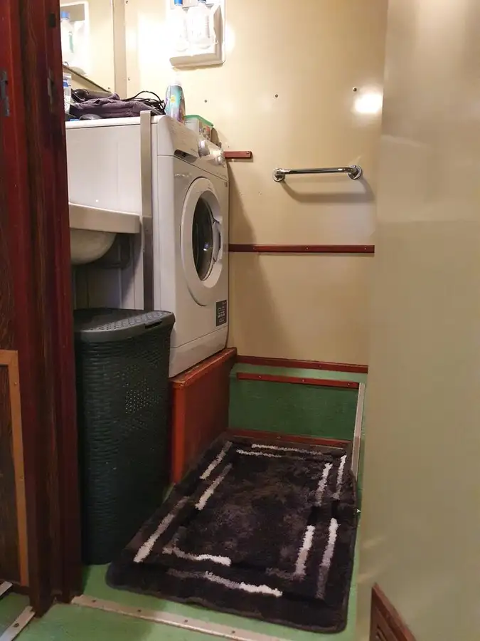 Kapal tinjauan untuk dijual