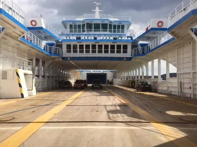 Kapal feri untuk dijual