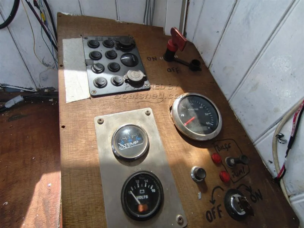 Kapal memancing untuk dijual