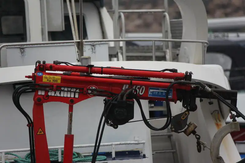 Kapal rondaan untuk dijual