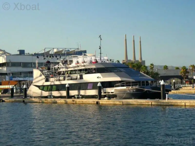 Kapal pelayaran untuk dijual