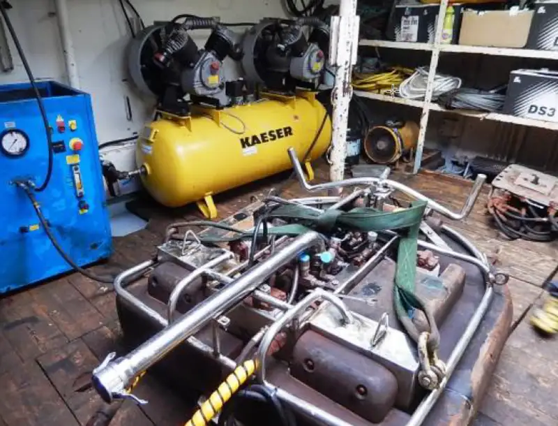 Kapal kerja untuk dijual