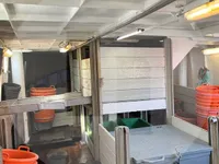 Kapal pengangkut ikan hidup untuk dijual