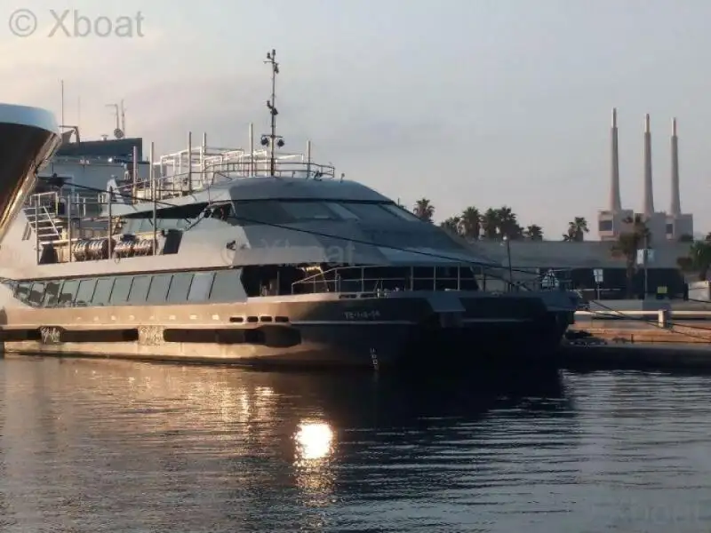 Kapal pelayaran untuk dijual