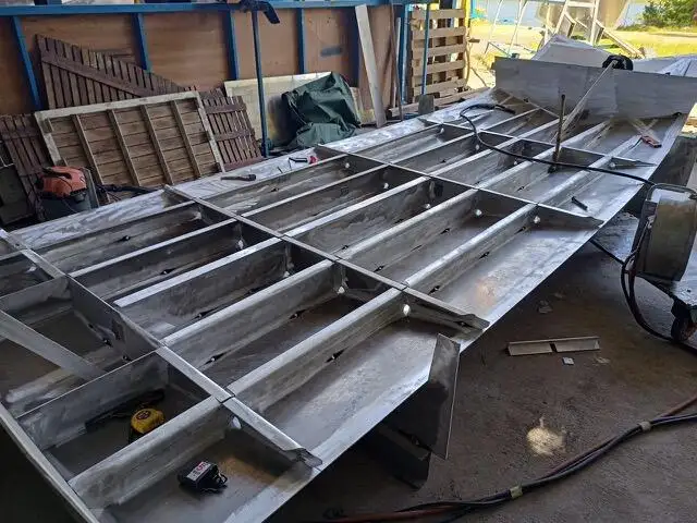 Kapal kerja untuk dijual