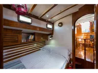 Yacht untuk dijual