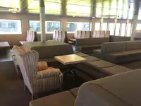 Kapal feri untuk jualan