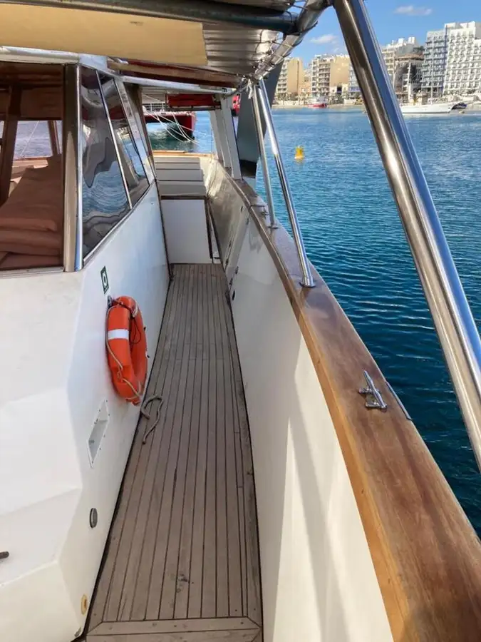 Kapal feri untuk dijual
