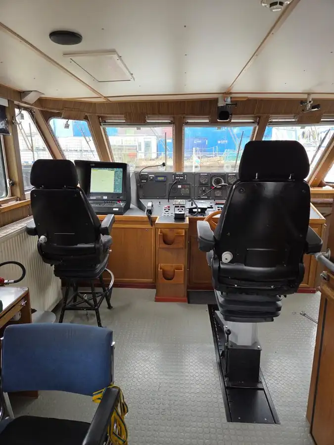 Kapal rondaan untuk dijual