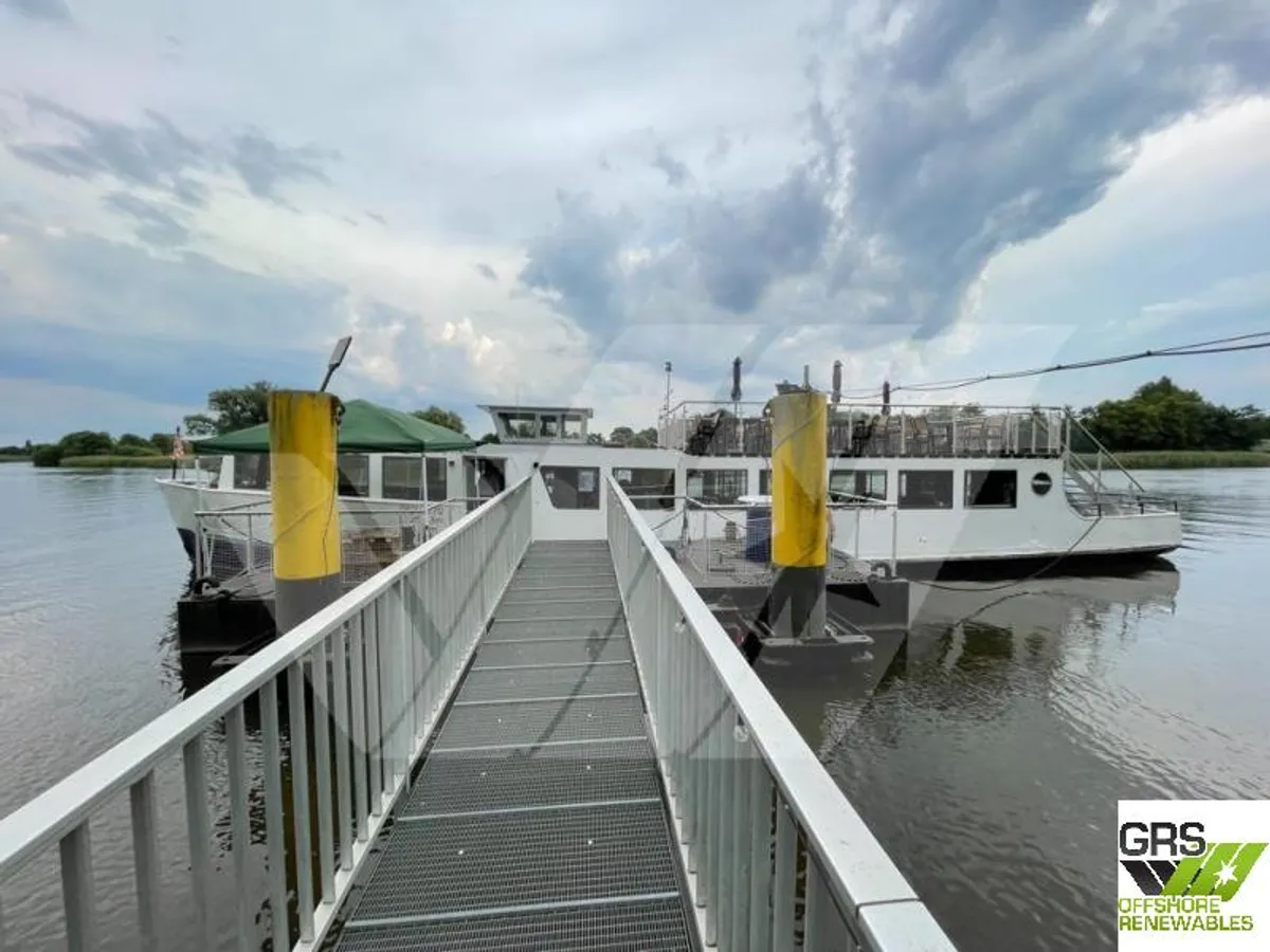 Kapal restoran untuk dijual