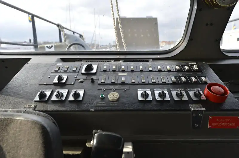 Kapal tentera laut / kapal tentera untuk dijual