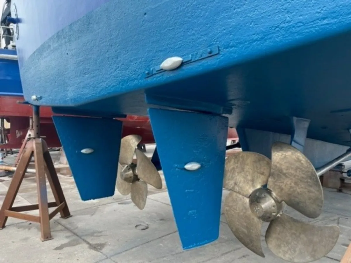 Kapal rondaan untuk dijual