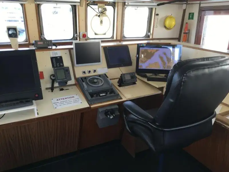 Kapal Bekal Pantas (FSV) untuk dijual