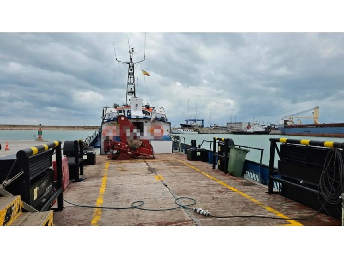 Kapal anak kapal untuk dijual