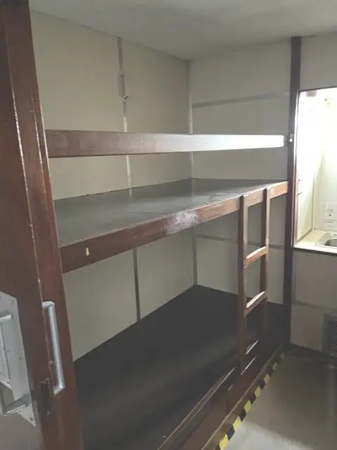 Kapal penginapan untuk dijual