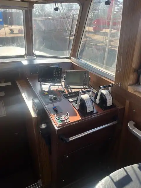 Kapal tinjauan untuk dijual