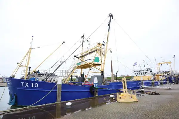 Kapal pelayaran untuk dijual