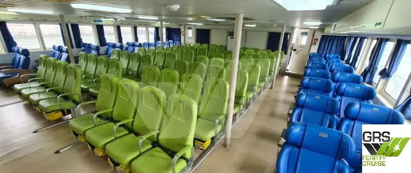 Kapal penumpang untuk dijual